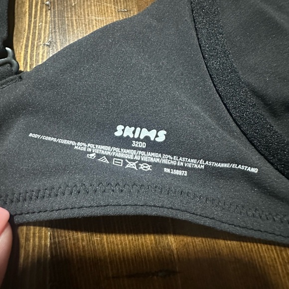 SKIMS Black Underwire T Shirt Bra Intimates & Sleepwear 32DD NWOT - Picture 2 of 4